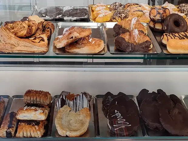 Mostrador de dulces en una de las Pastelerías, Panaderías de Forn de Campos en Badajoz
